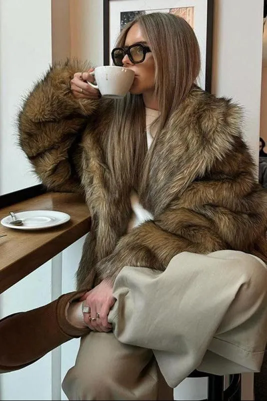 Elegant faux fur short coat