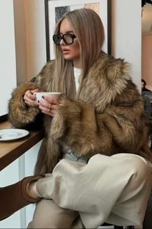 Elegant faux fur short coat