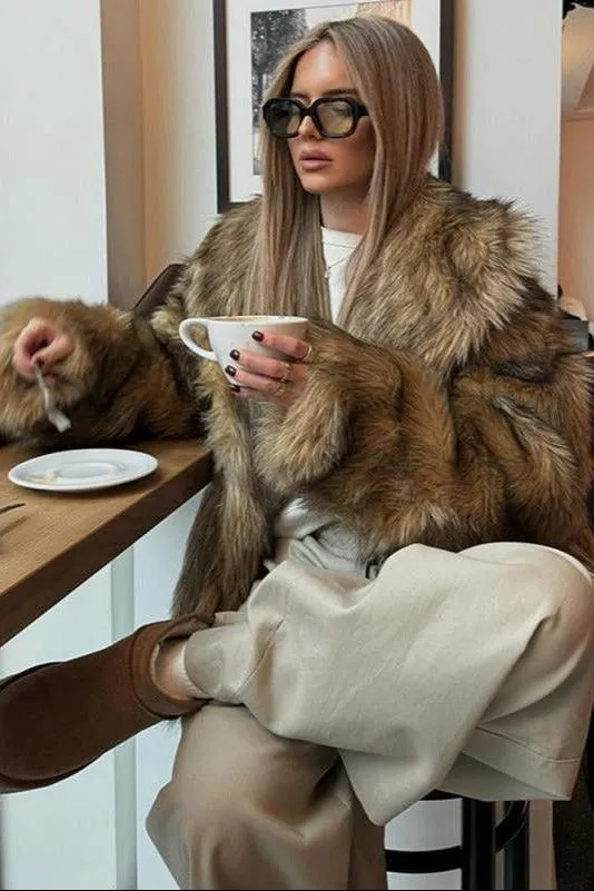 Elegant faux fur short coat