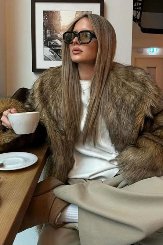Elegant faux fur short coat