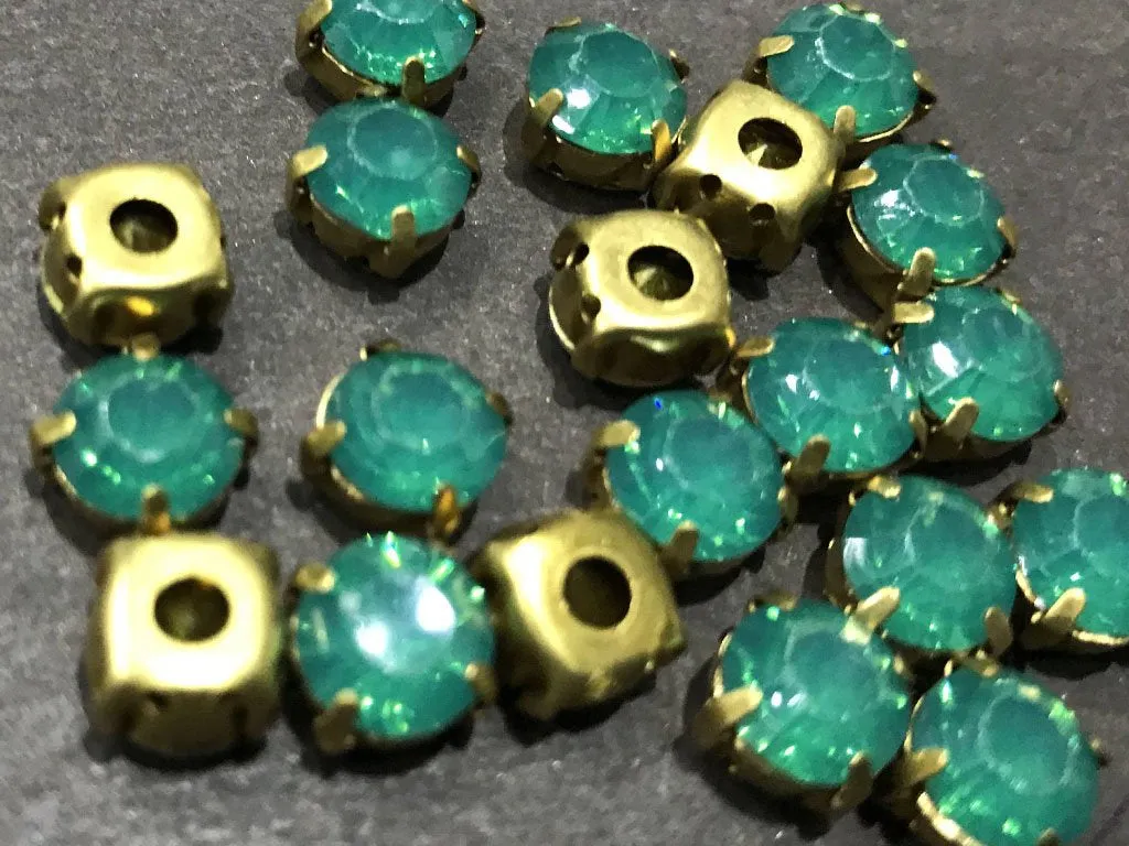 Light Blue Circular Resin Stones with Catcher (8 mm) (Wholesale)